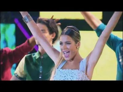 En vrai, comment s'appelle l'actrice qui joue Violetta ?