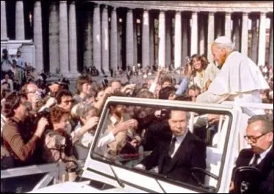 Quel est le nom du tireur qui a commis une tentative de meurtre contre Jean-Paul II en 1981 ?