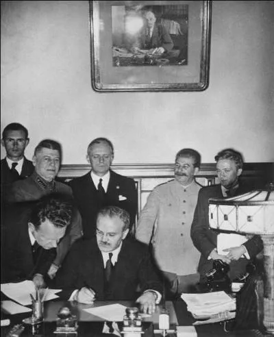 En quelle année la pacte "Ribbentrop-Molotov" (pacte de non-agression entre l'Allemagne nazie et l'URSS) a-t-il été signé ?