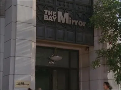 Quelle soeur travaille au The Bay Mirror ?