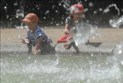 Face à la chaleur caniculaire, les enfants sont en première ligne. Comment les parents d'élèves de l'école Paul-Painlevé, à Châtellerault, ont-ils dénoncé l'inaction de l'établissement devant ce problème ?