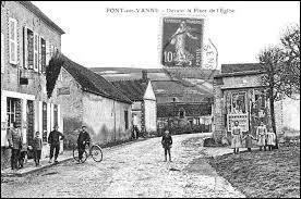 Voici une carte postale ancienne de Pont-sur-Vanne. Commune Icaunaise, elle se situe en région ...