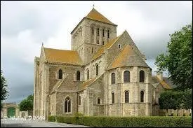 Nous sommes à Lessay. Commune Manchote, elle se situe en région ...
