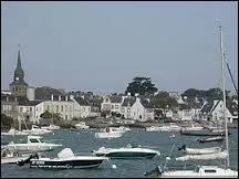 Je vous emmène à la découverte de Locmariaquer. Ville bretonne de l'arrondissement de Lorient, elle se situe dans le département ...