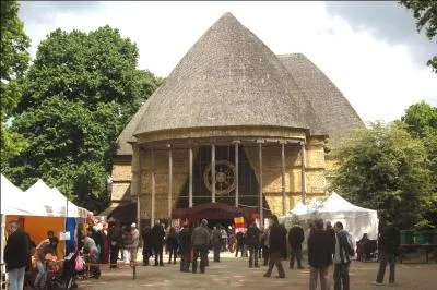 1931- Vestige de l'Exposition coloniale qu'abrite la pagode de Vincennes située dans le 12e arrondissement de Paris à proximité du bois de Vincennes ?