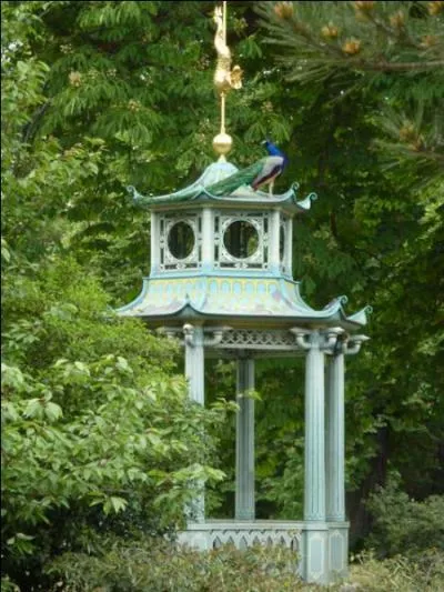 Cette pagode est née d'un pari entre Marie-Antoinette et le comte d'Artois. Sauriez-vous situer le parc où l'on peut admirer ce style anglo-chinois qui était très à la mode en 1775 ?