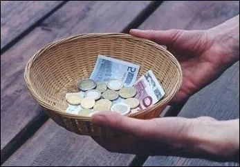 Celui-là c'est un sport qui se joue dedans comme dehors c'est le Bas...