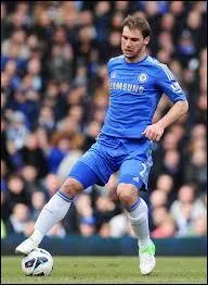 Comment s'appelle le numéro 2 ?