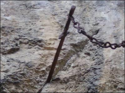 Où trouve-t-on cette épée se nommant Durandal plantée dans la roche ?