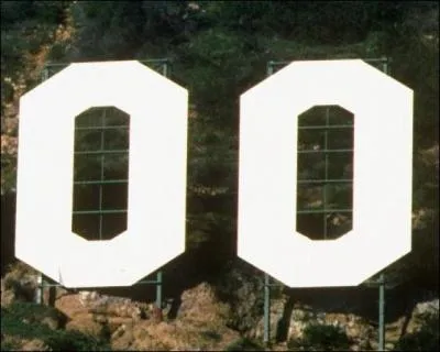 Ce sont des yeux ? Des chiffres ? En tout cas, je vous demande de trouver la ville où on peut les observer de près...