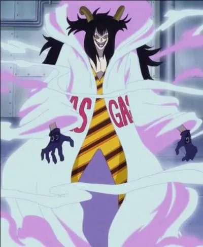 Grâce à qui Luffy est-il immunisé contre les attaques de gaz de César Clown ?