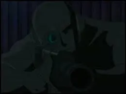 Qui est le membre de l'organisation qui se suicide après avoir eu les jambes cassées et vu ses armes se faire confisquer ?