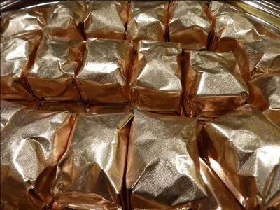 Je sens que vous êtes tombés dans quelques-uns de mes pièges, ça a dû vous jeter un froid, je suspecte une similitude entre ces friandises soigneusement emballées à Privas, et vous :