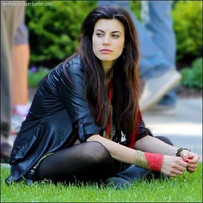 Quelle était l'identité de Ruby, la serveuse du restaurant, dans la forêt enchantée ?