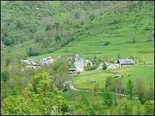 Tout petit village midi-pyrénéen de 22 habitants, Jurvielle se situe dans le département ...