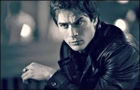 À la fin de la saison 6 de "The Vampire Diaries", son personnage est :