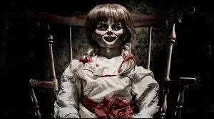 Comment s'appelle cette poupée qui était déjà là à l'époque de "Conjuring" ?