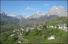 Nous partons maintenant en Aquitaine, à Lescun. Village de l'arrondissement d'Oloron-Sainte-Marie, il se situe dans le département ...