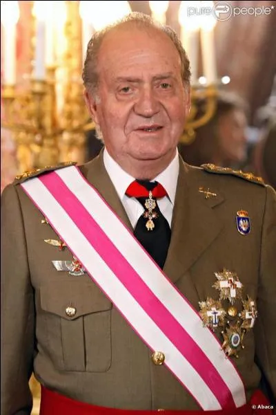 En quelle anne Franco rtablie-t-il la monarchie et cde le pouvoir  Juan Carlos Ier ?