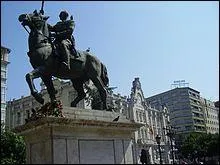 Où se situe cette statue équestre de Francisco Franco ?