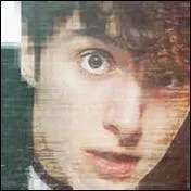 Au départ sur sa chaîne, il était seul.
Mais plus maintenant, grâce à 1 915 295 abonnés. Qui est-ce ?