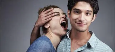 Qui transforme Scott McAll ?