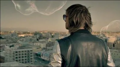 En regardant cette image, quelle chanson vous rappelle-t-elle ?