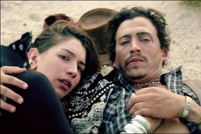 Qui a chanté "Lovers On The Sun" ?