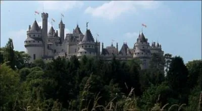 Dans quel grand royaume se dirige Merlin ?