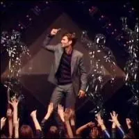 "L'homme idéal est un mythe, son parfum une réalité". Quelle est la marque vantée dans ce spot publicitaire ?