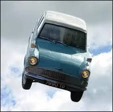 A qui appartient cette Ford Anglia volante empruntée par Ron et Harry ?