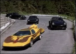 Encore un agent secret... d'envergure ! La course-poursuite entre sa Nova Sterling modifiée et les Porsche 911 des méchants a marqué les esprits... en 1981 ! 
De qui parle-t-on ?