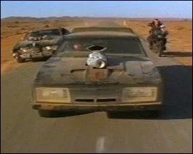 Quel justicier possède une Ford Falcon "V8 Interceptor" dans un film d'anticipation devenu culte ?