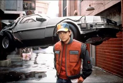 Dans quel opus la DeLorean DMC-12 emmène-t-elle Marty McFly dans le futur, le 21 octobre 2015 pour être précis ?