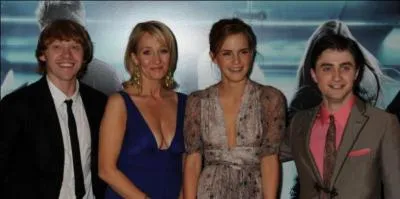 Quel est le nom de son agence littéraire ?