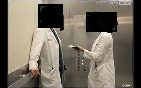 Toujours pendant la tempête un couple (tant attendu) commence leur histoire lequel :