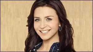 Dans quels épisodes, Amelia (la sur de Derek) revient-elle ?