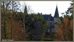 Voici le château de Linxe. Commune aquitaine, elle se trouve dans le département ...
