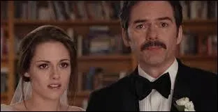 Révélation 1 : Quelle est la réaction de Charlie à l'annonce des fiançailles d'Edward et Bella ?