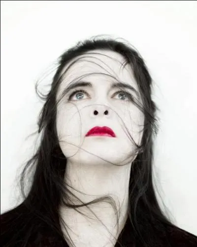 Quelle femme de lettres belge francophone née le 9 juillet 1966, attirée par le Japon où elle a vécu, publie un livre par an ?