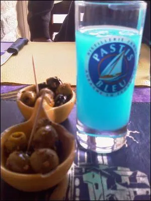 Quel entrepreneur français, né le 9 juillet 1909, est le créateur d'une boisson alcoolisée parfumée à l'anis et à la réglisse ?