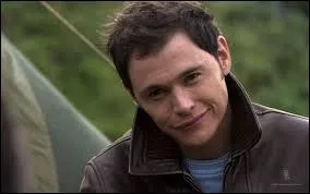 Qui est le personnage de droite ?