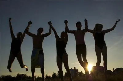 Trois amis partent de Calais avec chacun sa voiture. L'un va à Tours, l'autre à Nancy, et le dernier, à Rennes. Lequel aura moins de route à faire ?