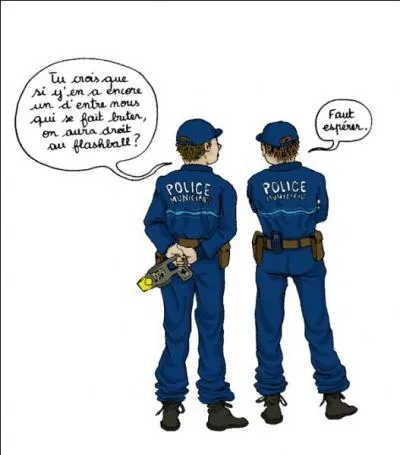 Je suis habillé en bleu, je regarde si tu ne fais pas de bêtises et j'arrête les méchants. Qui suis-je ?