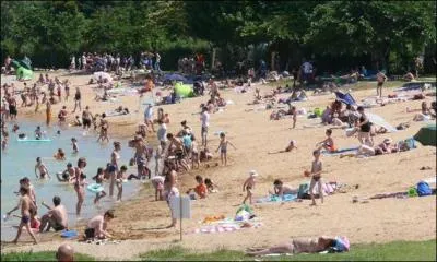 A combien est estimé le déficit chronique du parc de Saint-Cyr en 2014 ?