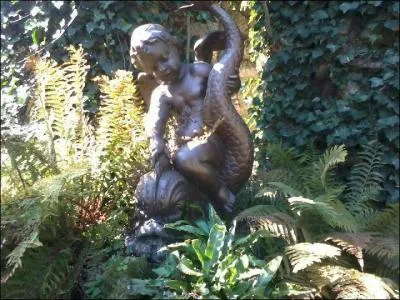 De quelle année date la statue en bronze dérobée cette semaine au parc de Blossac de Poitiers ?