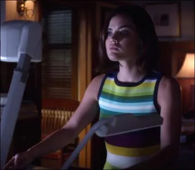 Au début de la saison 4, que retrouvent les Liars dans la voiture de Wilden ?