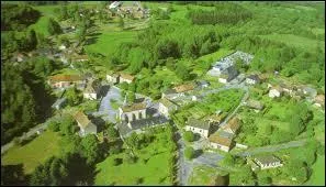 Nous prenons un peu de hauteur en survolant Maisonnisses. Village limousin, il se trouve dans le département ...