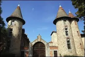 Voici le château de Souternon. Commune Ligérienne, elle se situe en région ...