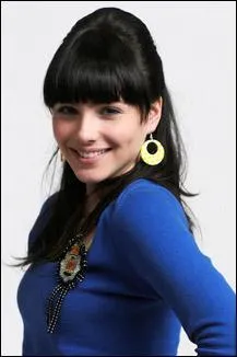 Par qui Joy se fait-elle violer ?